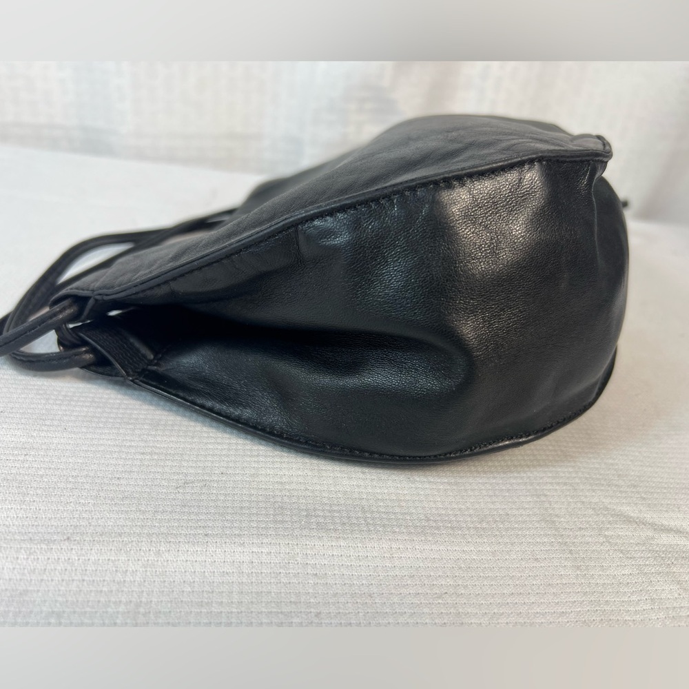 3052: Vintage Loewe Black Leather Crossbody Bag Embossed Anagram - Picture 5 of 14